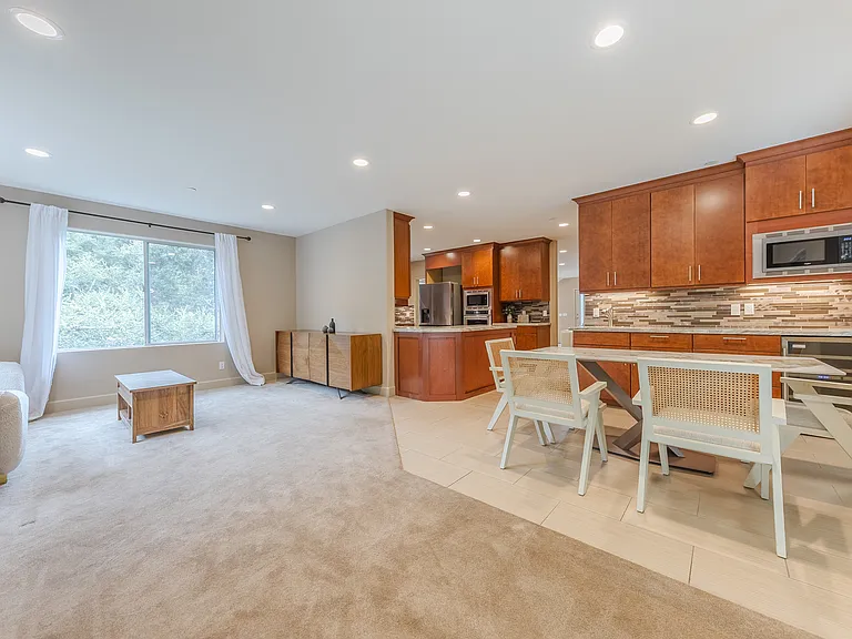 2073 Pasadena Glen Rd — Photo 9