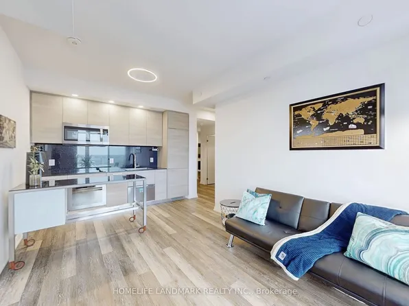 75 Canterbury Pl #10, Toronto, ON M2N 0L2