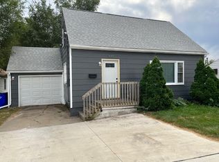 1649 32nd St NE, Cedar Rapids, IA 52402