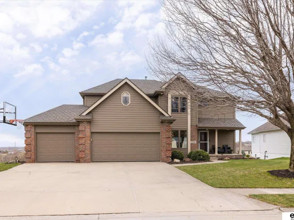 17606 Prestwick Ave, Omaha, NE 68136