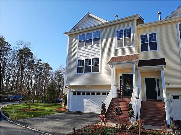 3rd image of 73 Woodlake Dr