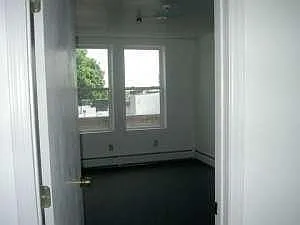 Bayview Ave — Photo 4