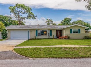 1003 Estremadura Dr, Bradenton, FL 34209