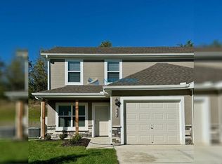 905 Pampas Cir, Pleasant Hill, MO 64080