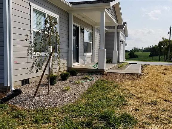 3rd image of 334 Horseshoe Dr
