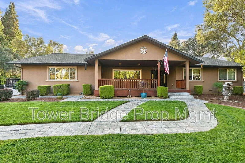 5770 Hoffman Ln