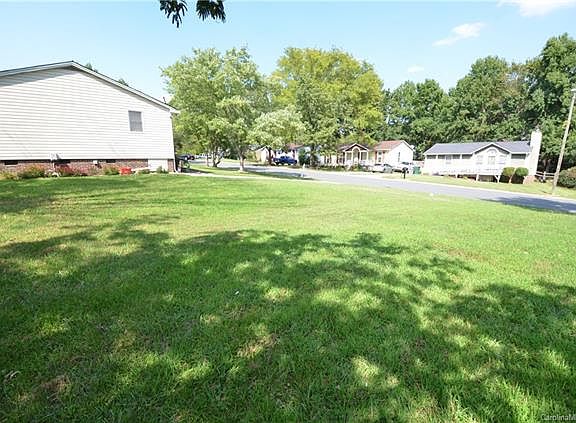 3rd image of 7719 Heatherdale Ct
