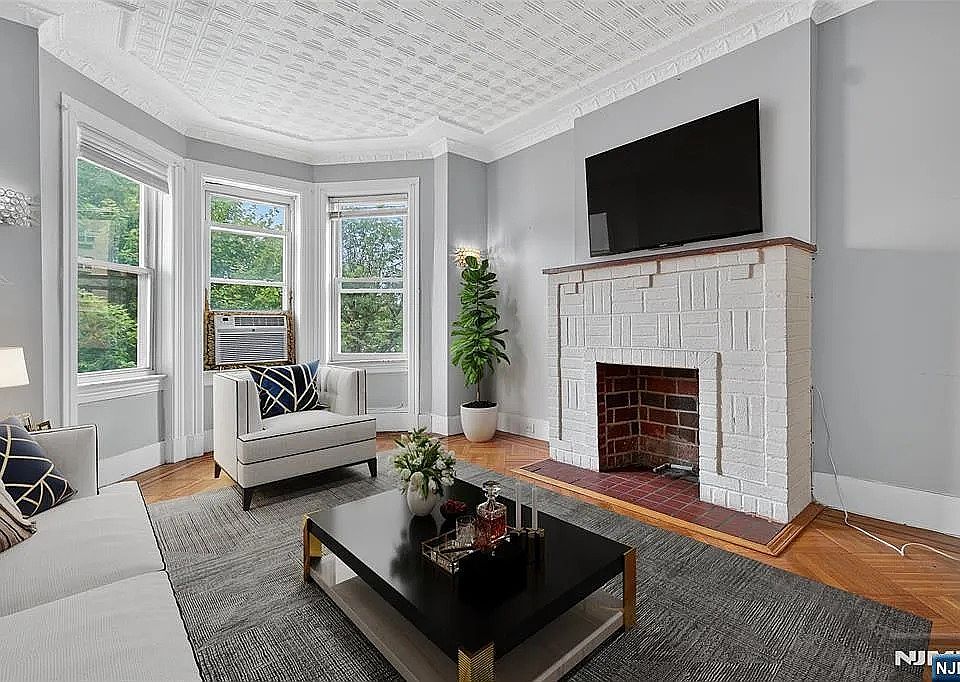 1st image of 209 50th St #2