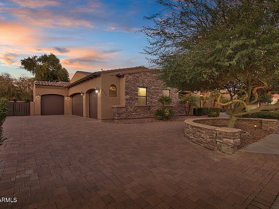3rd image of 2120 E Kaibab Pl