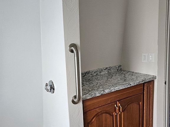 3rd image of 123 Smith St APT 3