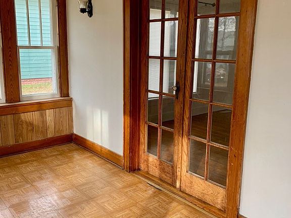 3rd image of 29 Kingman Ave E #1