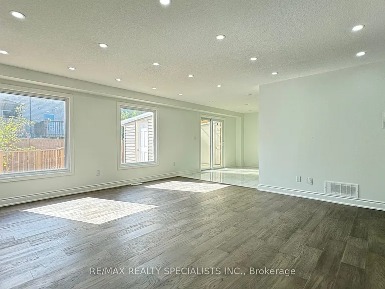505 Bridlewreath Ct #UPPER LVL — Photo 17