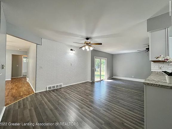 5th image of 3932 Sheffield Blvd