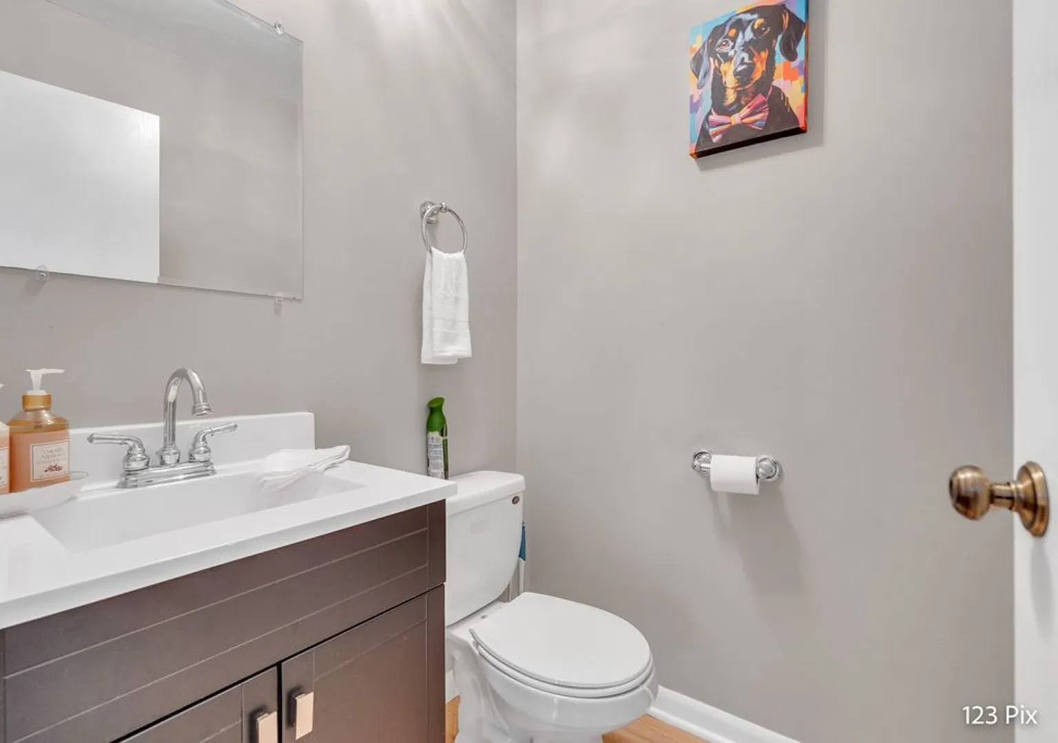 4 bed, 2736 sqft, $9,990 — Photo 4