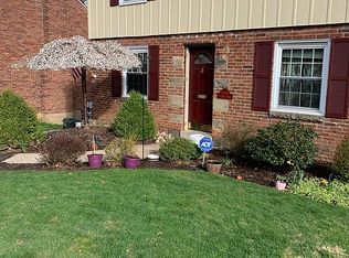 5259 Fieldcrest Dr, Pittsburgh, PA 15236