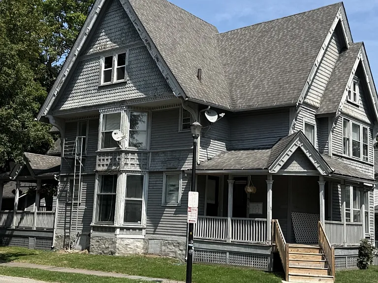 20 Rowley St #R — Photo 5