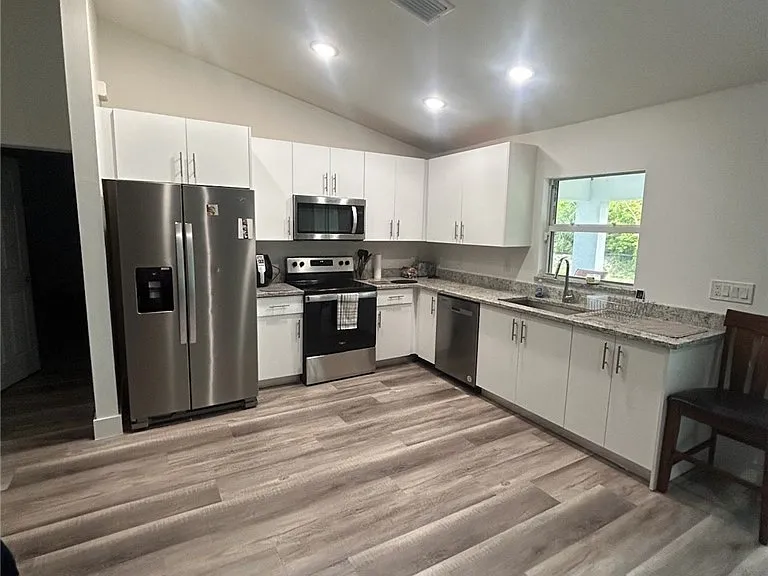 2812 NW 25th St — Photo 4