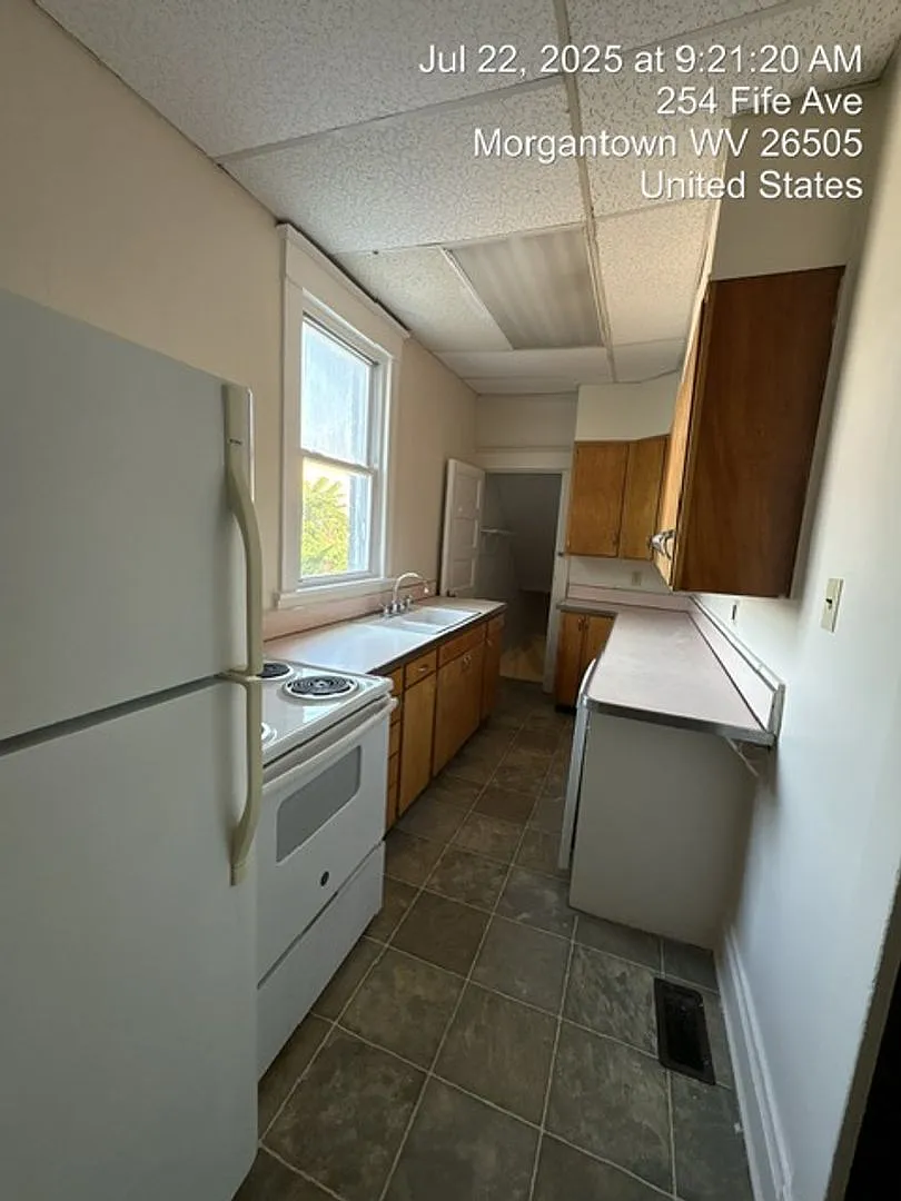 254 Fife St — Photo 4