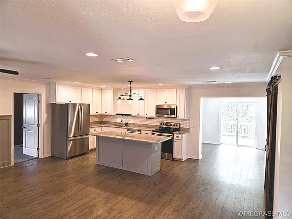 3rd image of 204 Springdale Dr