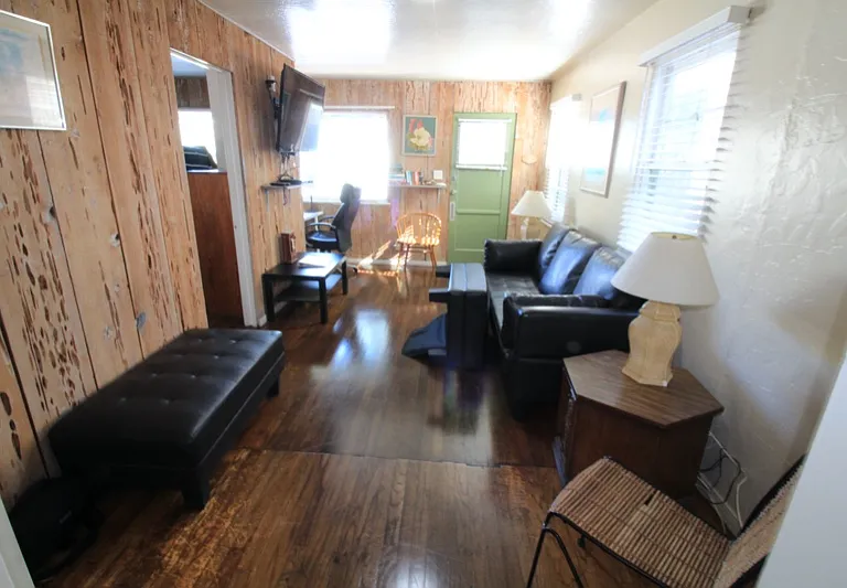 728 Venice Ct — Photo 2