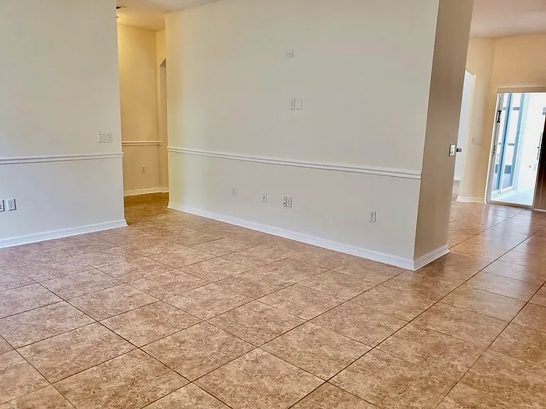 2483 Huron Cir — Photo 11