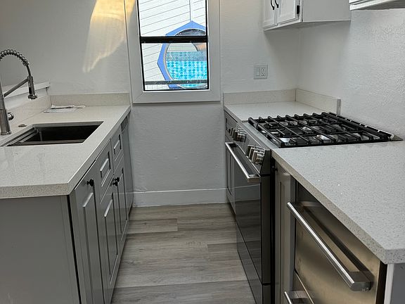 Kitchen with quartz counters