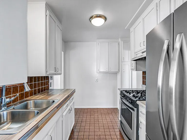 5860 - 5864 Mildred Street — Photo 32