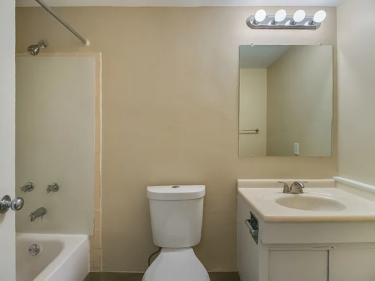 Fyfe Apartments — Photo 18