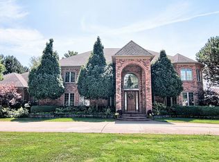 48874 Point Lakeview Dr, Chesterfield, MI 48047