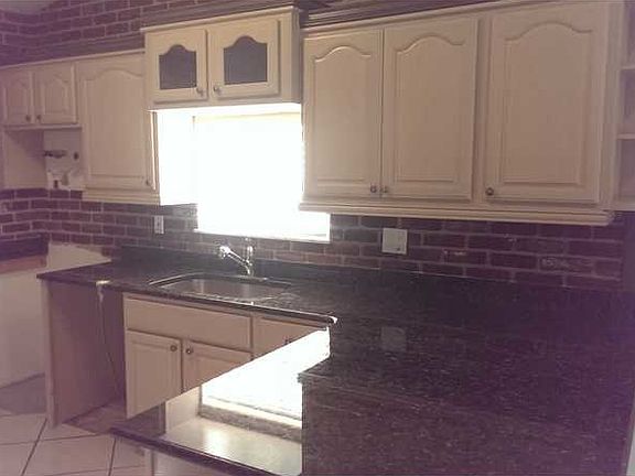 4th image of 8631 NW 47th Ct
