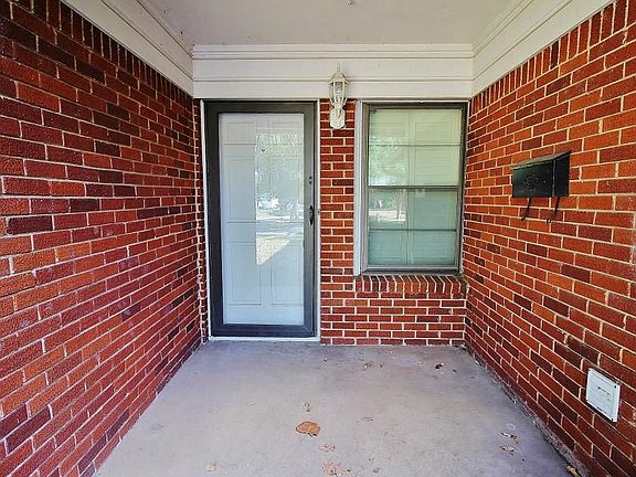 3rd image of 420 Lakeside Dr