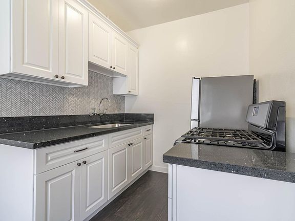 5th image of 1777 N Vermont Ave APT 203