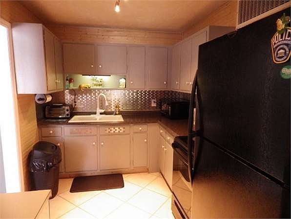 2nd image of 102 Ann St