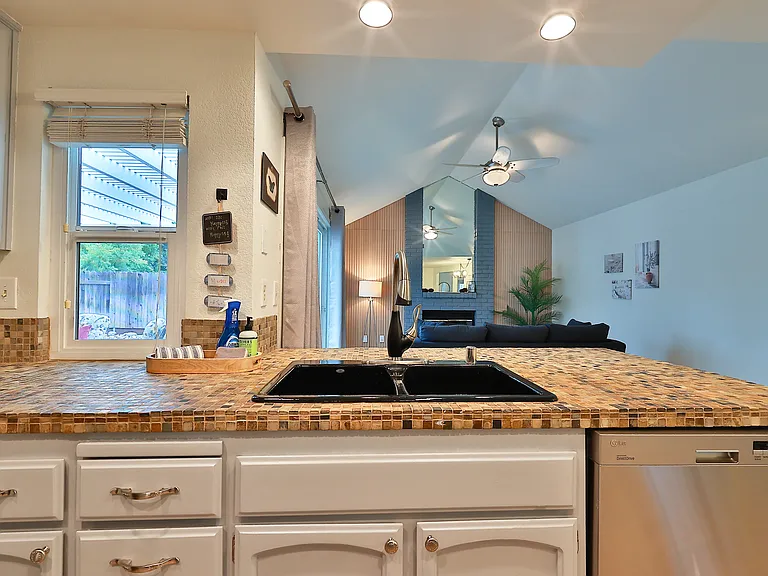 115 Rambling Dr — Photo 15