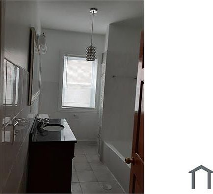 2nd image of 7311 S Oglesby Ave APT 2
