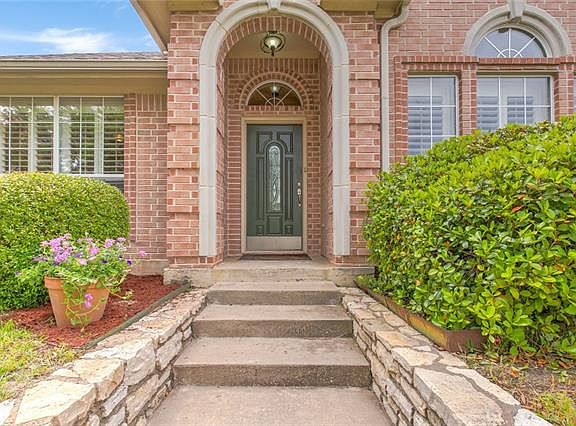 4th image of 2018 Country Brook Dr