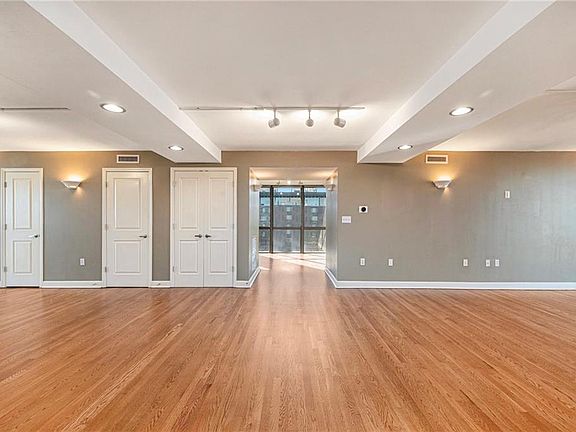 5th image of 600 E Admiral Blvd #1701