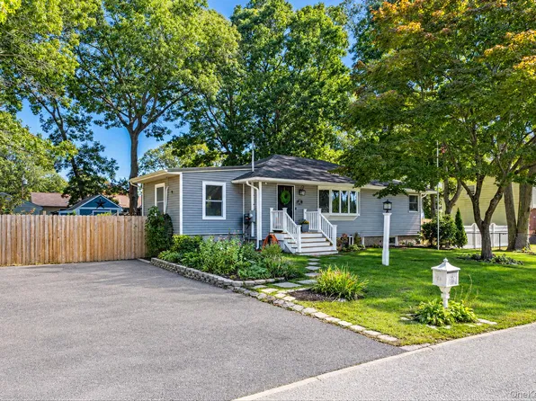 27 Ashwood Drive, Shirley, NY 11967