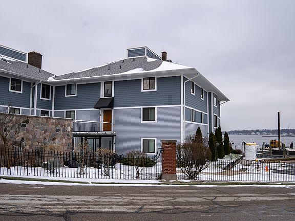 2nd image of 400 Lakeview Ct APT 6A