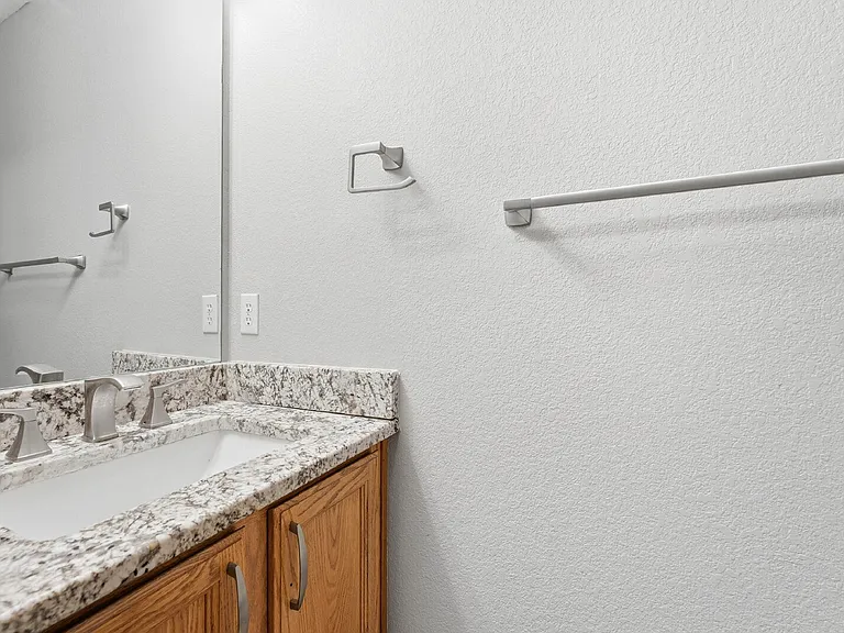 17624 Peyton Dr — Photo 17