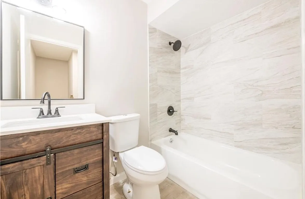 2 bed, 882 sqft, $1,900 — Photo 4