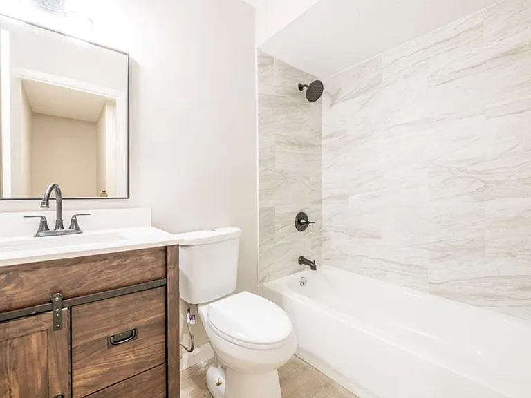 1321 Surrey Ln SW #1321 — Photo 4