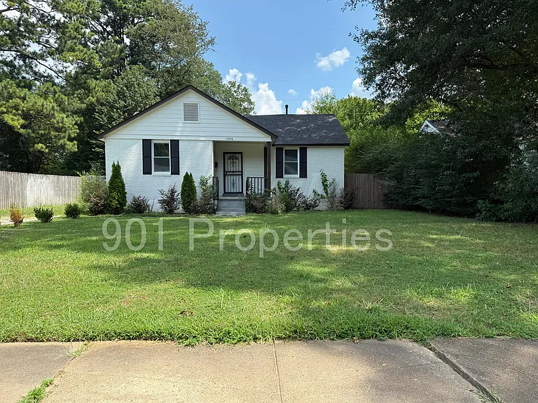1096 McEvers Rd — Photo 1