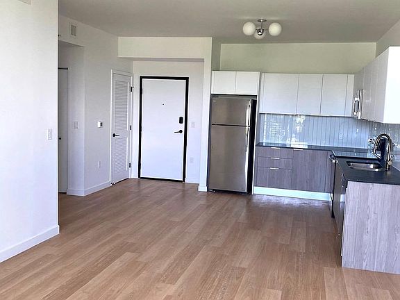 3rd image of 11210 Biscayne Blvd #433