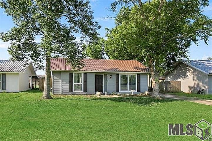 1st image of 40469 Chateau Ave