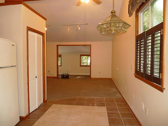 3rd image of 1042 Woodhaven Dr