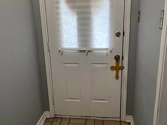 3rd image of 2109 Pinkerton Dr