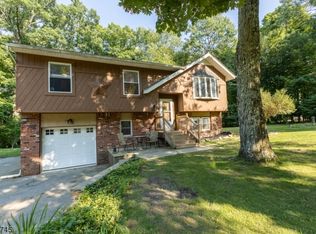 3 Rainbow Trl, Highland Lakes, NJ