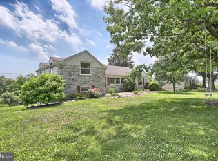 260 Blossom Hill Dr, Lancaster, PA 17601