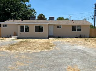 402 Vine St #A, Exeter, CA 93221